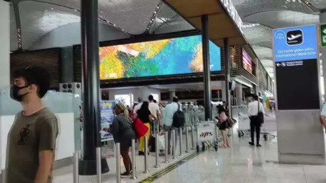 İstanbul havalimanlarında bayram tatili hareketliliği sürüyor İstanbul havalimanlarında bayram tatili hareketliliği sürüyor