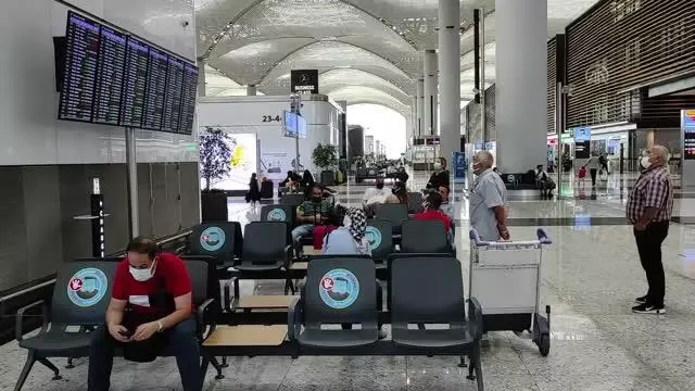 İstanbul havalimanlarında bayram tatili hareketliliği sürüyor
