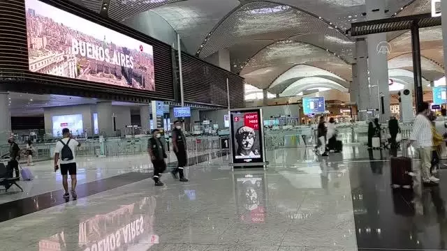 İstanbul havalimanlarında bayram tatili hareketliliği sürüyor