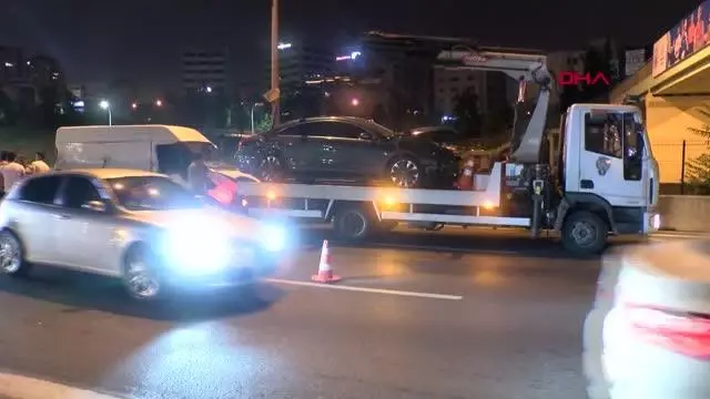 İSTANBUL-MALTEPE'DE 3 ARACIN KARIŞTIĞI TRAFİK KAZASINDA 2 KİŞİ YARALANDI İSTANBUL-MALTEPE'DE 3 ARACIN KARIŞTIĞI TRAFİK KAZASINDA 2 KİŞİ YARALANDI