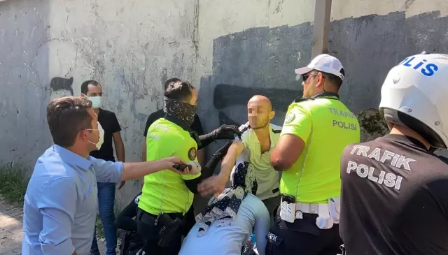 Son dakika... İstanbul'un ortasında polisin silahını almaya çalışan şahıs etkisiz hale getirildi Son dakika... İstanbul'un ortasında polisin silahını almaya çalışan şahıs etkisiz hale getirildi
