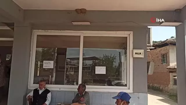 İzmir'de içleri ısıtan görüntü...Yuva bozulmasın diye tahta ile önlem aldılar