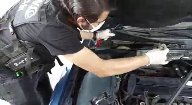 İzmir'de 3 kilo metamfetamin ele geçirildi, 3 kişi yakalandı