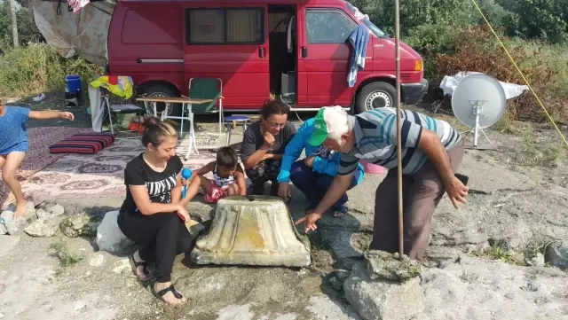 İznik Gölü'nde bulunan sütun başlığı müze yetkililerine teslim edildi
