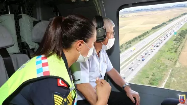 Jandarma Genel Komutanı Çetin, helikopterle trafik denetimi yaptı Jandarma Genel Komutanı Çetin, helikopterle trafik denetimi yaptı