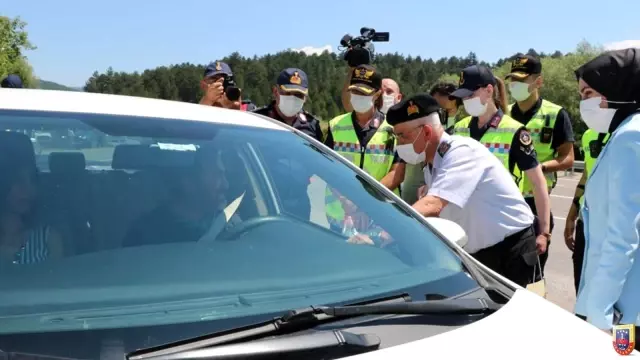 Jandarma Genel Komutanı Çetin, helikopterle trafik denetimi yaptı