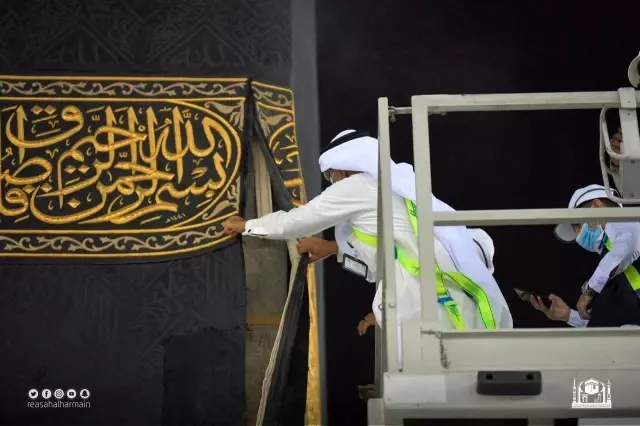 Kabe'nin örtüsü 'Kisve-i Şerif'i değiştirme çalışmaları başladı