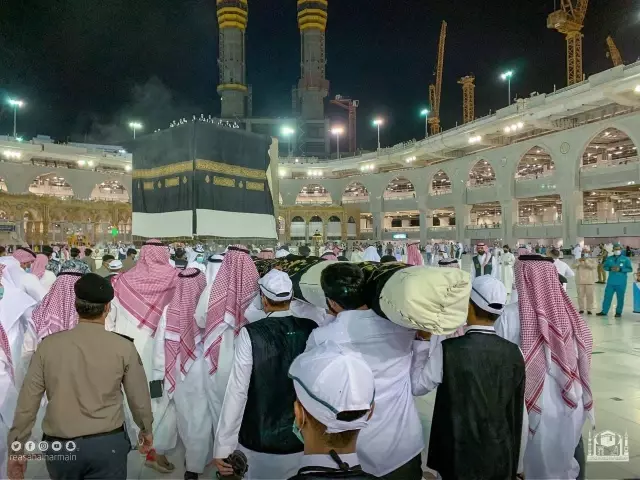 Kabe'nin örtüsü 'Kisve-i Şerif'i değiştirme çalışmaları başladı