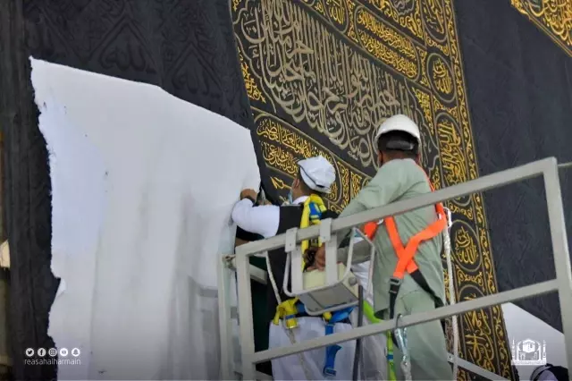 Kabe'nin örtüsü 'Kisve-i Şerif'i değiştirme çalışmaları başladı