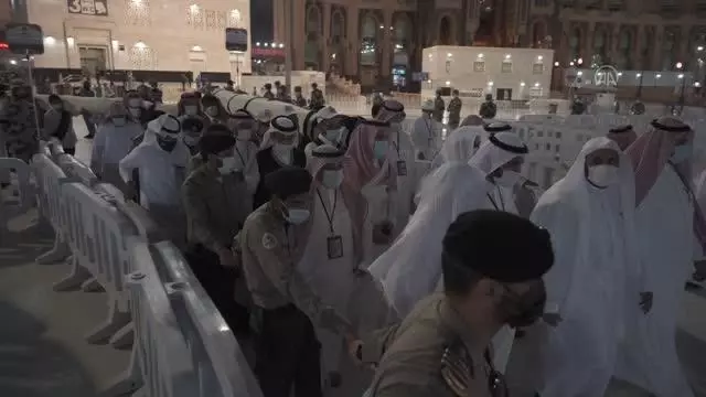 Kabe'nin örtüsü 'Kisve-i Şerif' Kurban Bayramı arifesinde değiştirildi