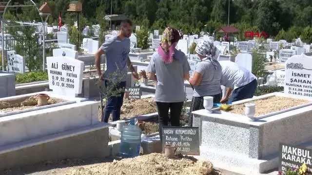 KABRİSTANLARDA ARİFE YOĞUNLUĞU