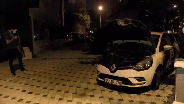KADIKÖY'DE İKİ OTOMOBİL KUNDAKLANDI KADIKÖY'DE İKİ OTOMOBİL KUNDAKLANDI