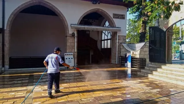 Kahramanmaraş'ta camiler dezenfekte edildi