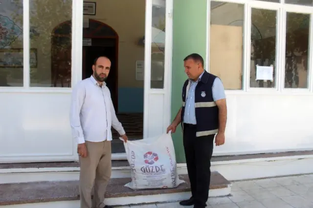 Kahta Belediyesi camilere kurbanlık atık poşeti dağıttı