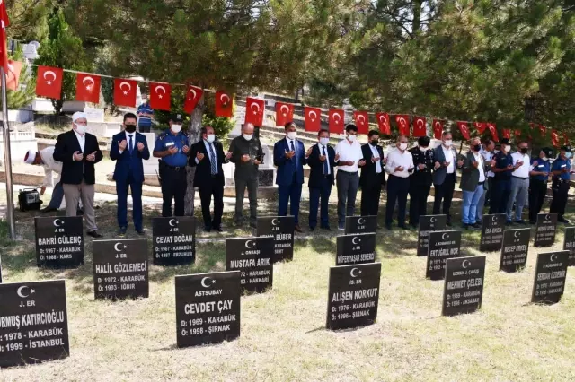 Son dakika haber: Karabük'te Kurban Bayramı arifesinde şehitlik ziyaret edildi Son dakika haber: Karabük'te Kurban Bayramı arifesinde şehitlik ziyaret edildi