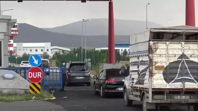 Kars Harakani Havalimanı'nda bayram yoğunluğu Kars Harakani Havalimanı'nda bayram yoğunluğu