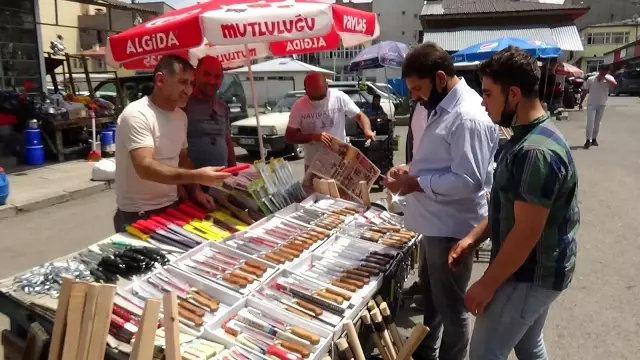 Kars'ta bıçaklar kurbanlar için bileniyor