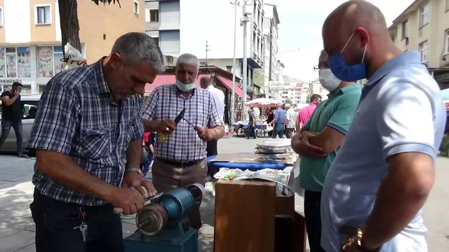 Kars'ta bıçaklar kurbanlar için bileniyor
