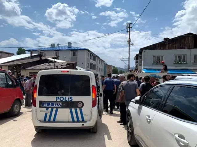 Kars'ta taşlı sopalı 'hayvan otlatma' kavgası: 8 yaralı Kars'ta taşlı sopalı 'hayvan otlatma' kavgası: 8 yaralı