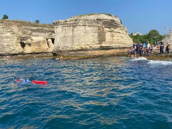 Son dakika! Kayalıklardan denize atlayan genç hayatını kaybetti Son dakika! Kayalıklardan denize atlayan genç hayatını kaybetti
