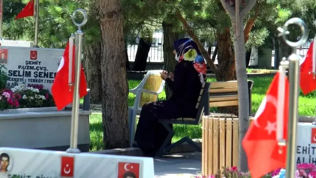 Son dakika yaşam: Kayseri'de bayram arefesinde şehitlikte dualar edildi