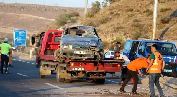 KAYSERİ'DE REFÜJE ÇARPAN OTOMOBİL TAKLA ATTI 5 YARALI KAYSERİ'DE REFÜJE ÇARPAN OTOMOBİL TAKLA ATTI 5 YARALI