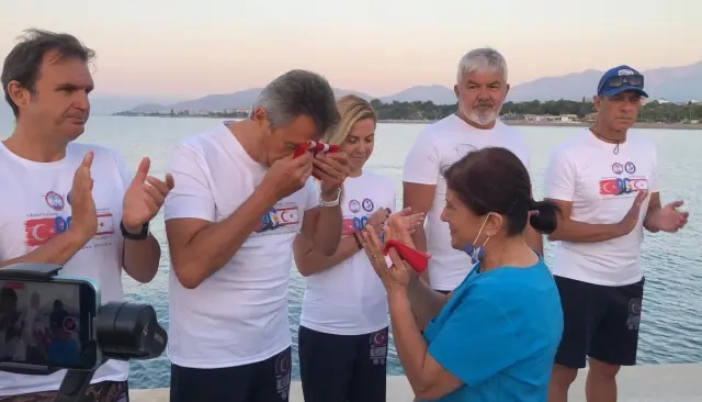 Kıbrıs Barış Harekatı'nın yıl dönümü dolayısıyla Mersin'den KKTC'ye yüzmeye başladılar