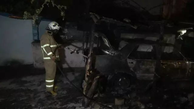 KIRIKKALE - Park halindeki otomobil yandı, yandaki iki kurbanlık son anda alevlerden kurtarıldı