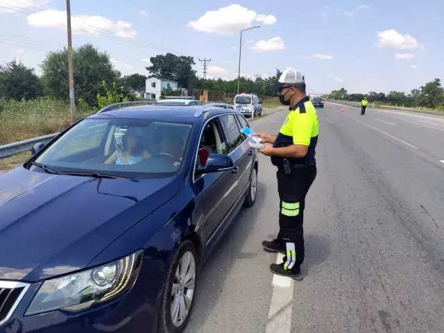 Kırklareli'nde trafik denetiminde sürücüler uyarıldı