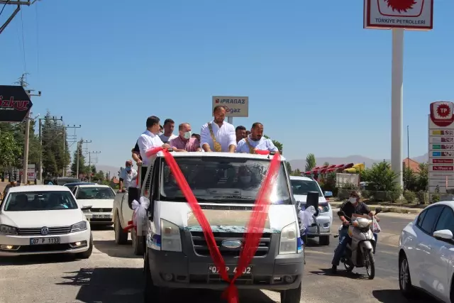 Kırkpınar başpehlivanı Ali Gürbüz, babasının mezarını ziyaret etti