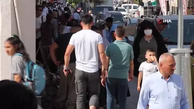 Kısıtlamasız bayramda alışveriş esnafın yüzünü güldürdü Kısıtlamasız bayramda alışveriş esnafın yüzünü güldürdü