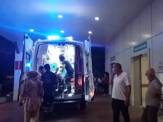 Komşular arasında bıçaklı kavga: 2 yaralı Komşular arasında bıçaklı kavga: 2 yaralı