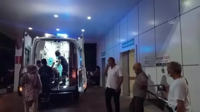 Komşular arasında bıçaklı kavga: 2 yaralı
