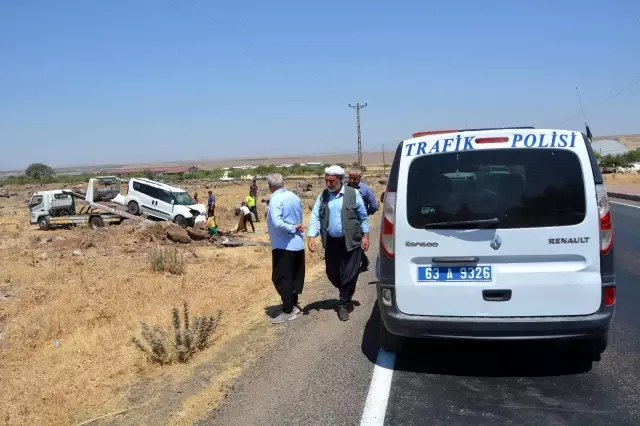 Hafif ticari araç şarampole devrildi: 8 yaralı