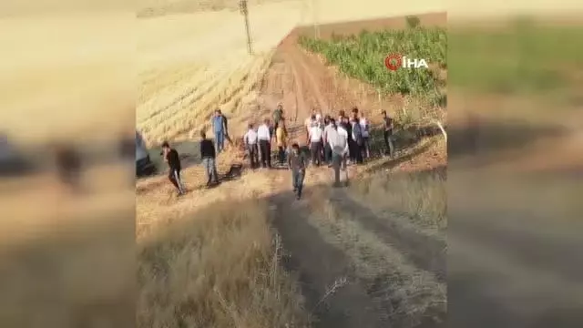Kontrolden çıkan otomobil şarampole yuvarlandı: 3 yaralı Kontrolden çıkan otomobil şarampole yuvarlandı: 3 yaralı