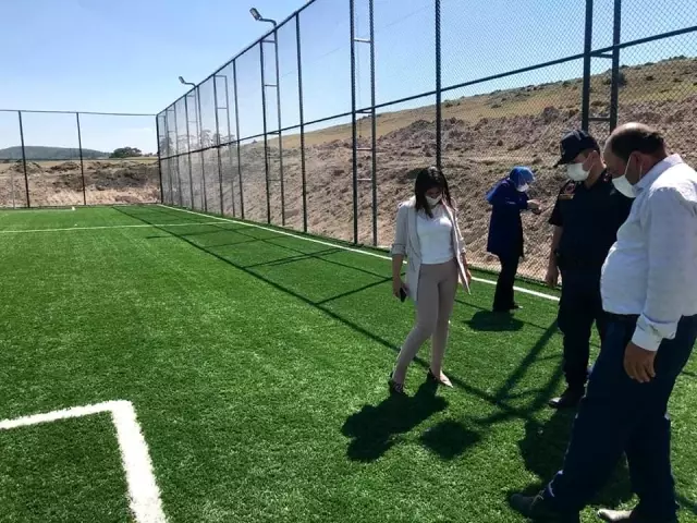 Köye yapılan halı saha hizmete girdi