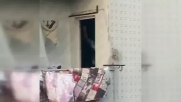 Küçükçekmece'de çocuğunu tavana asarak dövdüğü iddia edilen baba gözaltına alındı Küçükçekmece'de çocuğunu tavana asarak dövdüğü iddia edilen baba gözaltına alındı