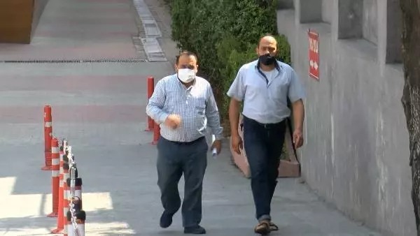 KÜÇÜKÇEKMECE'DE ÇOCUĞUNU TAVANA ASIP DÖVDÜĞÜ İDDİA EDİLEN BABA SERBEST BIRAKILDI KÜÇÜKÇEKMECE'DE ÇOCUĞUNU TAVANA ASIP DÖVDÜĞÜ İDDİA EDİLEN BABA SERBEST BIRAKILDI