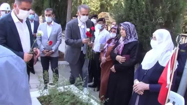 Son dakika gündem: KAHRAMANMARAŞ - Kurban Bayramı arifesinde şehitlik ziyaretleri