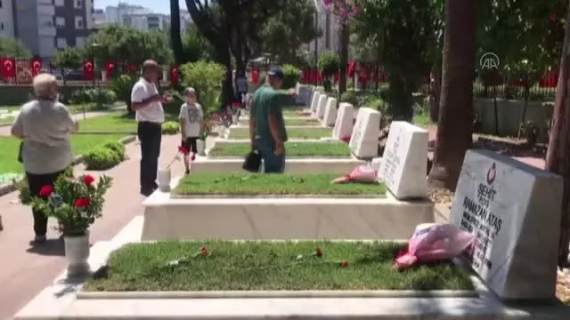 Kurban Bayramı arifesinde şehitlik ziyaretleri yapıldı