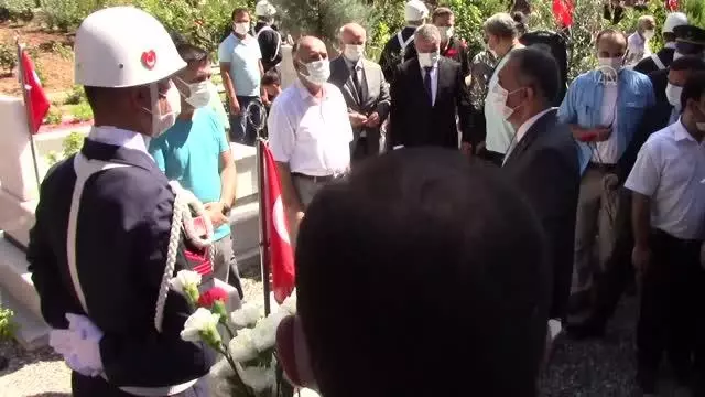 Son dakika gündem: KAHRAMANMARAŞ - Kurban Bayramı arifesinde şehitlik ziyaretleri