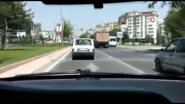 Kurbanlık koyunu otomobil bagajında böyle taşıdı