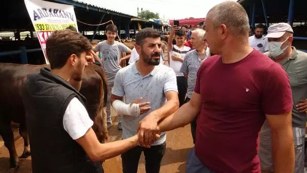 KURBANLIK PAZARLIĞI SIRASINDA KOLU ÇATLADI
