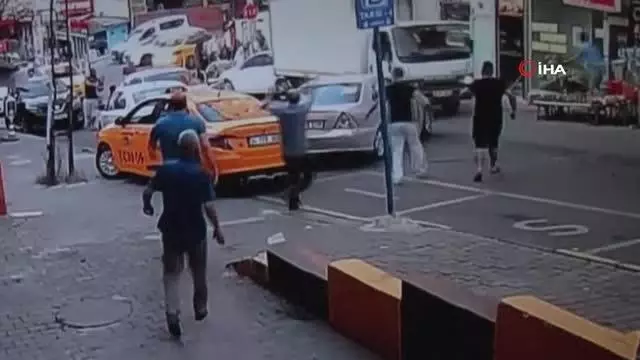 Maltepe'de freni boşalan kamyon araçlara çarptı: 2 yaralı