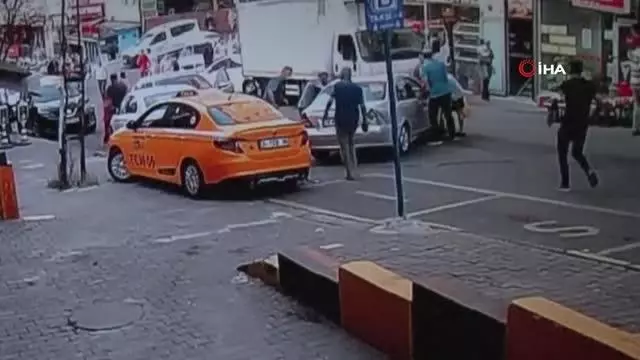 Maltepe'de freni boşalan kamyon araçlara çarptı: 2 yaralı