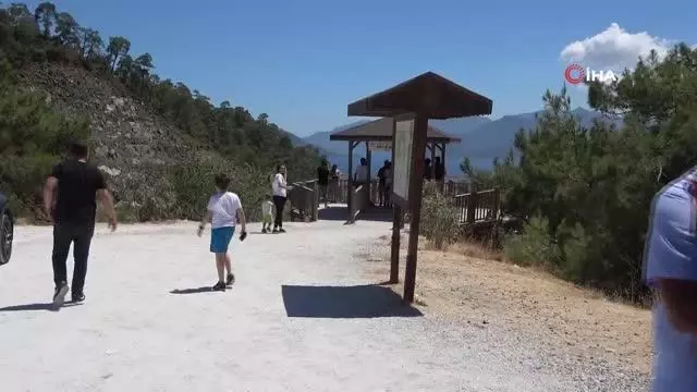 Marmaris'e gelmeden fotoğraf molası verdiler Marmaris'e gelmeden fotoğraf molası verdiler
