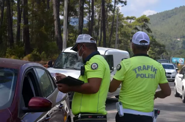 Marmaris, giriş ve çıkış noktalarında denetimler sürüyor Marmaris, giriş ve çıkış noktalarında denetimler sürüyor