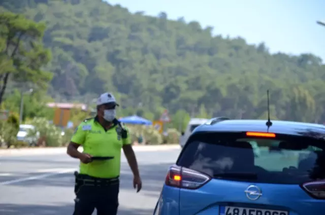 Marmaris, giriş ve çıkış noktalarında denetimler sürüyor