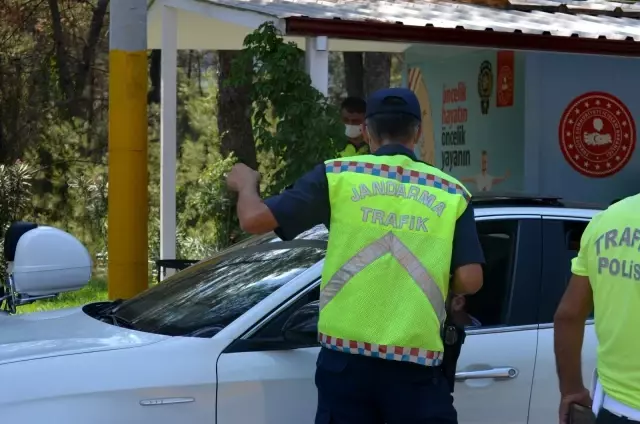 Marmaris, giriş ve çıkış noktalarında denetimler sürüyor