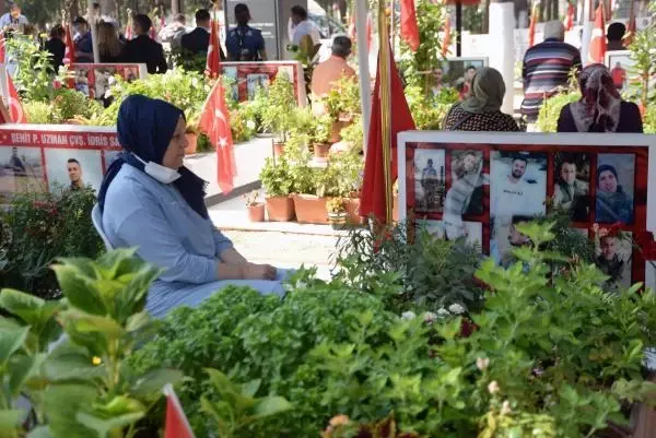 BAYRAM ÖNCESİ ŞEHİTLİĞE HÜZÜNLÜ ZİYARET